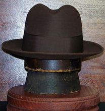 Load image into Gallery viewer, Vintage Dobbs Fedora (7 1/4 brown)
