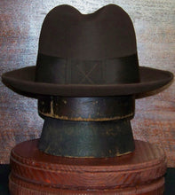 Load image into Gallery viewer, Vintage Dobbs Fedora (7 1/4 brown)