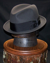 Load image into Gallery viewer, Vintage Cavanagh Fedora