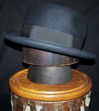 Load image into Gallery viewer, Vintage Vienna Hat Co. Homburg