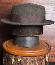 Load image into Gallery viewer, Goorin Bro. Fedora
